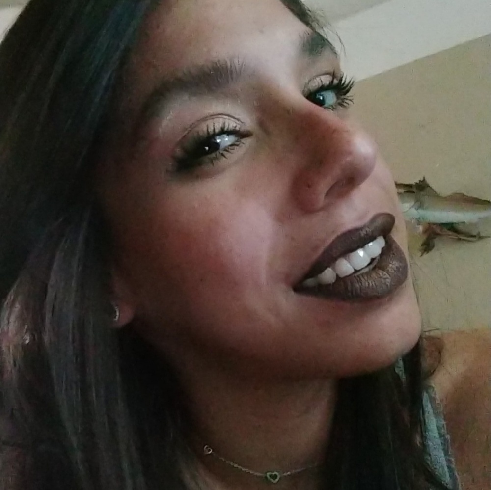 Meet your Posher, Alexis